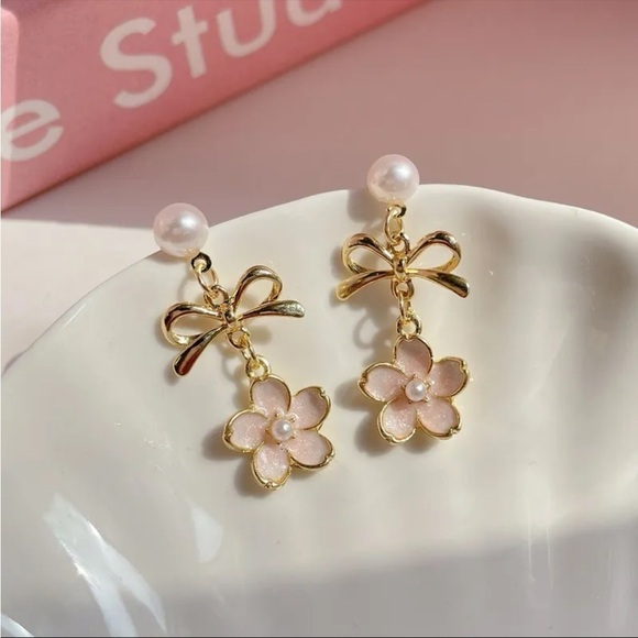 Dangling Flow Bow with Pear Earrings Pink and Gold - Picture 1 of 3
